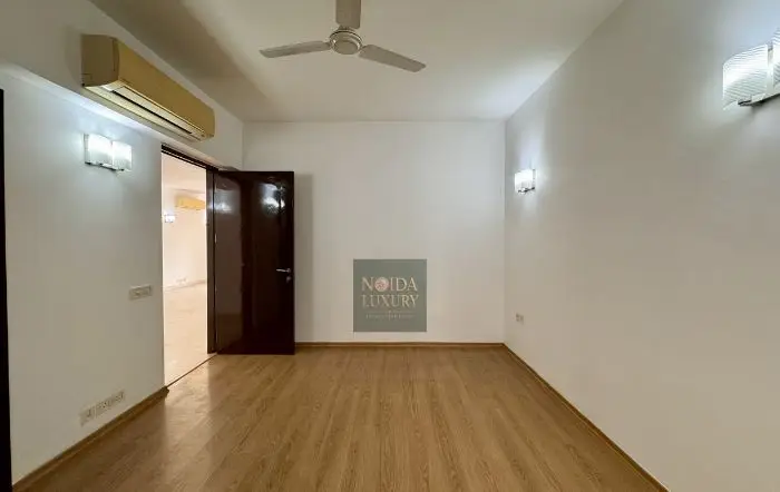 2 BHK flat for rent in Commonwealth Games Village near Akshardham Metro Delhi