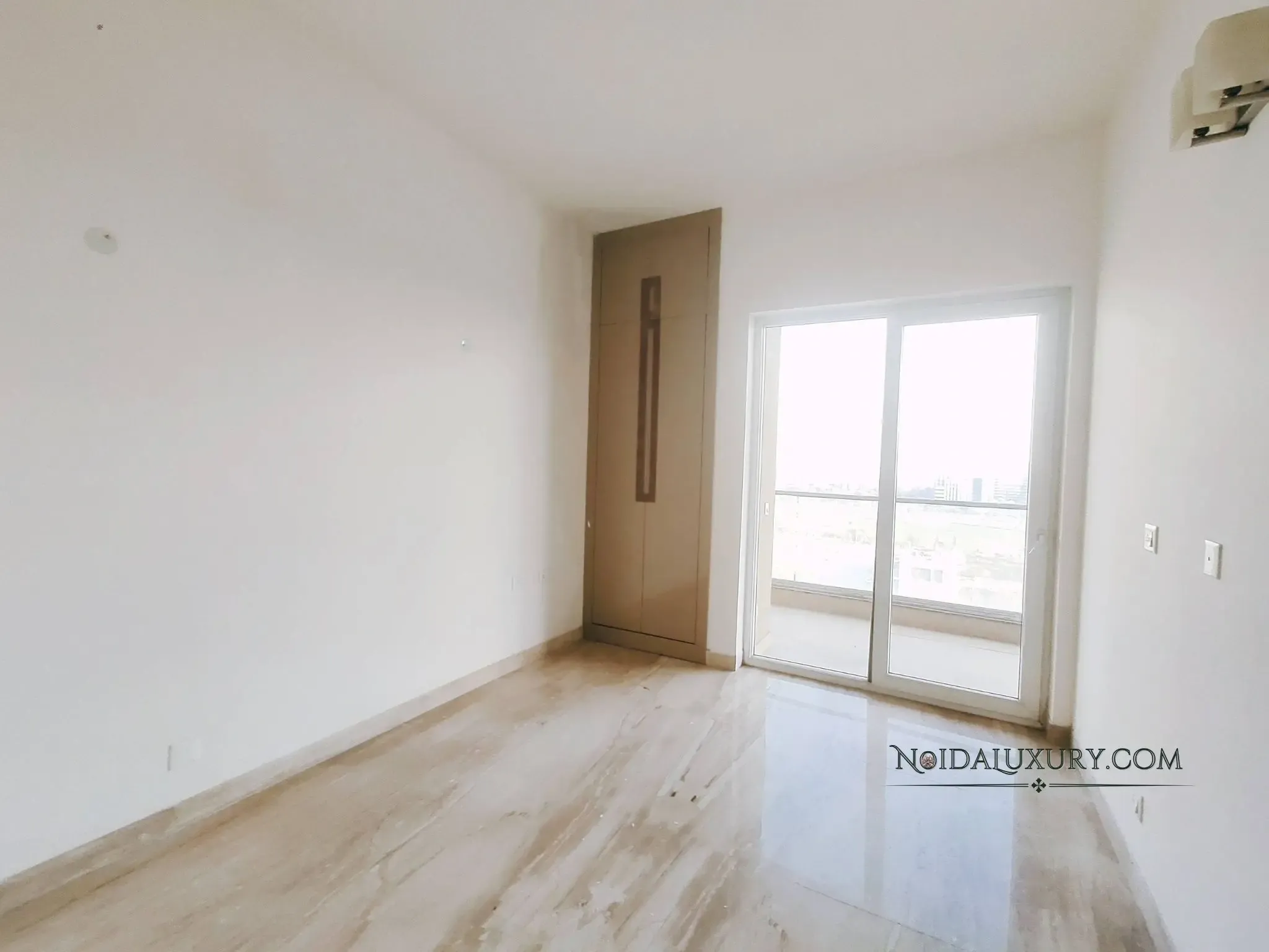 3 BHK apartment for rent in Supertech Supernova – large layout, 3 baths, 4 balconies, premium fixtures