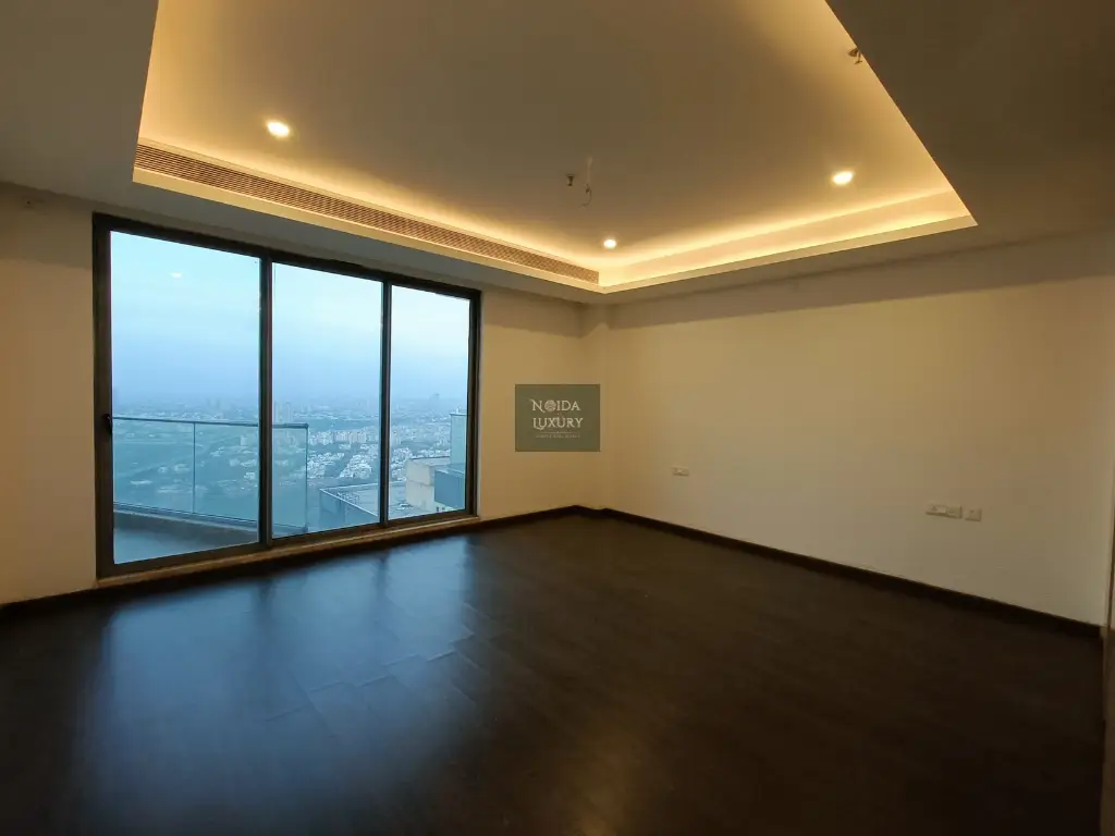 Master bedroom of 4 BHK penthouse for sale in Nova Residences Supernova Noida
