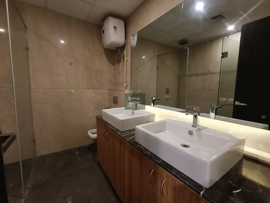 Attached washroom in 4 BHK penthouse at Nova Residences Supertech Supernova