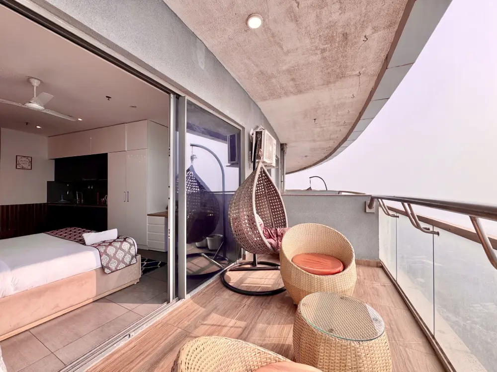 RiverCrest 39 luxury balcony apartment, Supernova Spira Noida